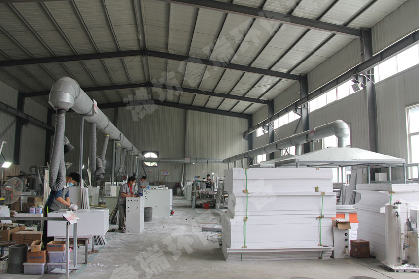 二氧化氯消毒設(shè)備車間焊接區(qū)一角